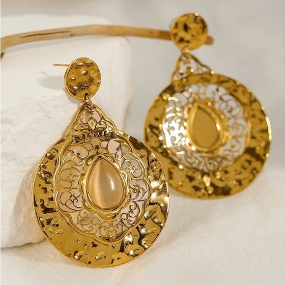 ◾️18K Gold Plated Opal Drop earrings - Picture 2 of 6